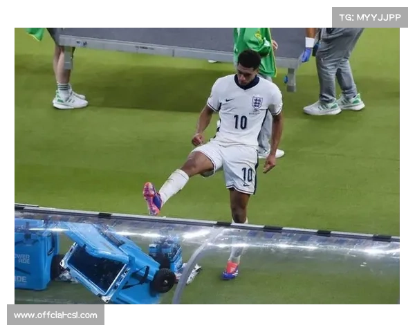 贝林厄姆绝妙倒钩扳平比分 英格兰欧洲杯淘汰赛死里逃生